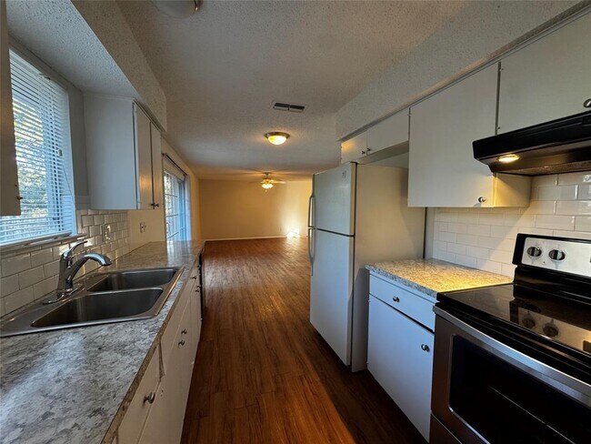 Building Photo - 1006 Warrington Dr