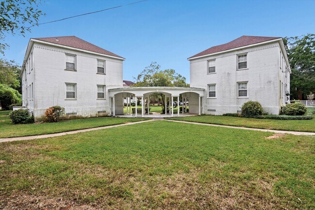 Building Photo - SUMMERVILLE CONDO