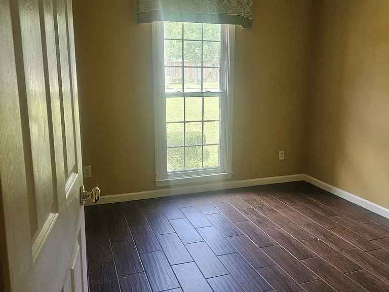 Building Photo - 5214 Kingsberry St