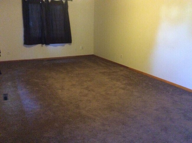 Building Photo - Single family House for Rent