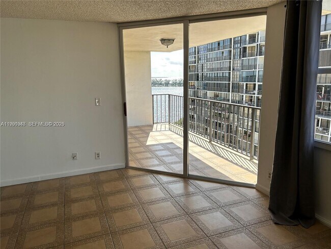 Building Photo - 1915 Brickell Ave