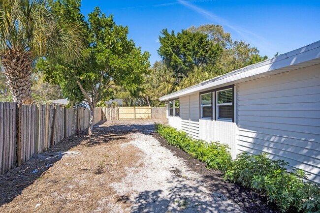 Building Photo - 2213 Wason Rd