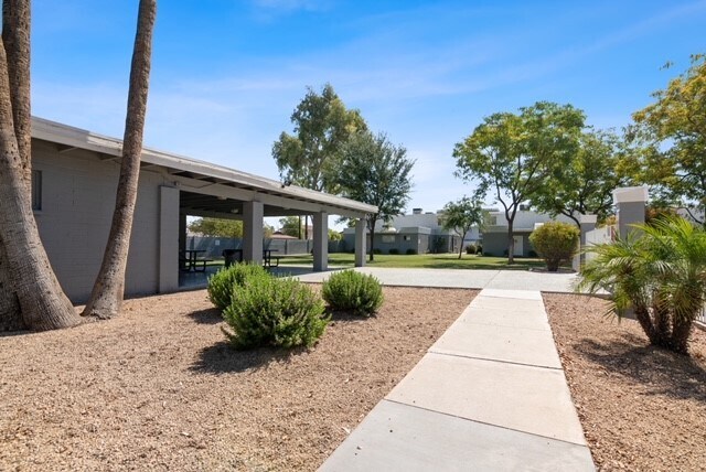 Building Photo - 2697 W Ocotillo Rd