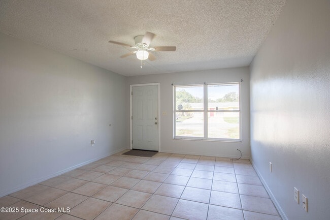 Building Photo - 415 Country Ln Dr