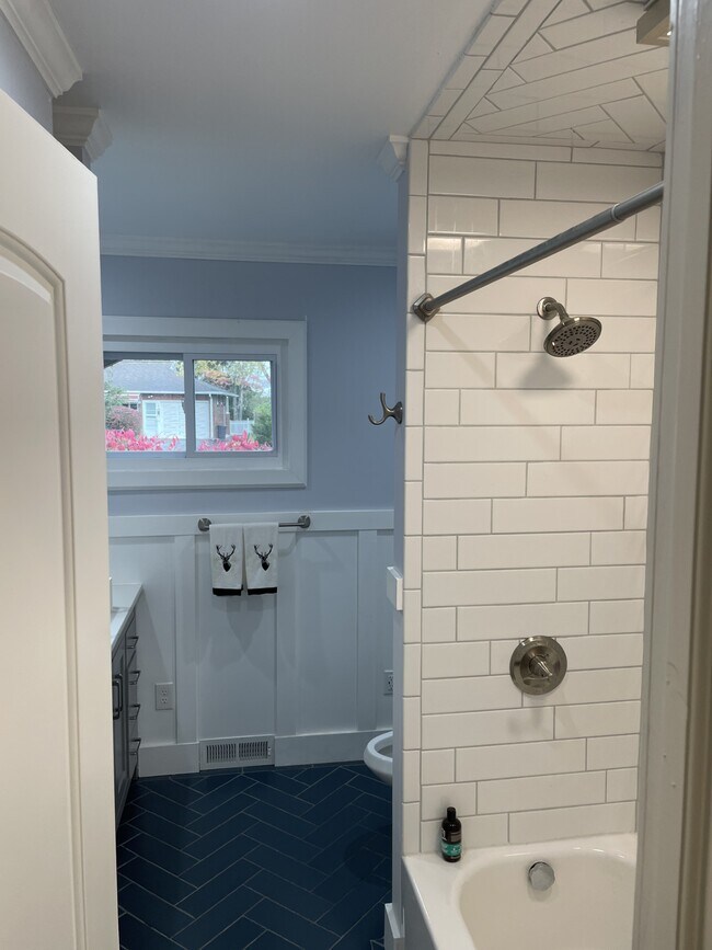 Building Photo - 104 Terrace Cir