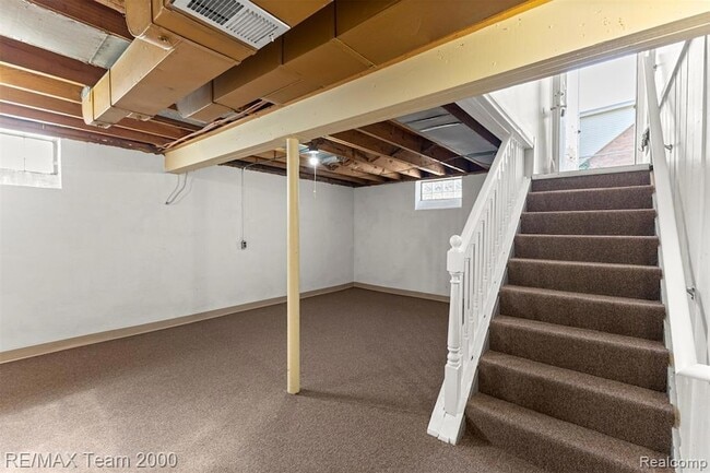 Building Photo - 3339 Lincoln St