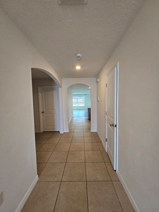 Building Photo - 4  bedroom 2 bath Home for Rent  in the He...