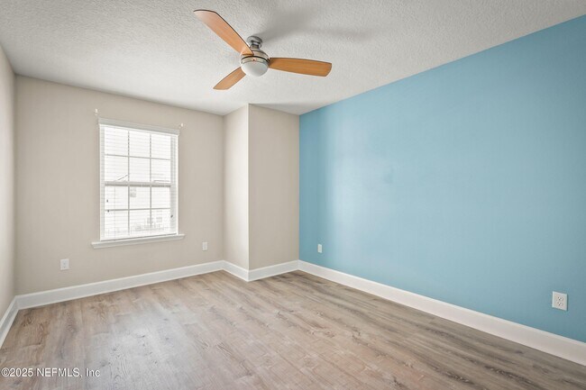 Building Photo - 99 Pondside Ln