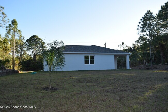 Building Photo - 717 Spoonbill St