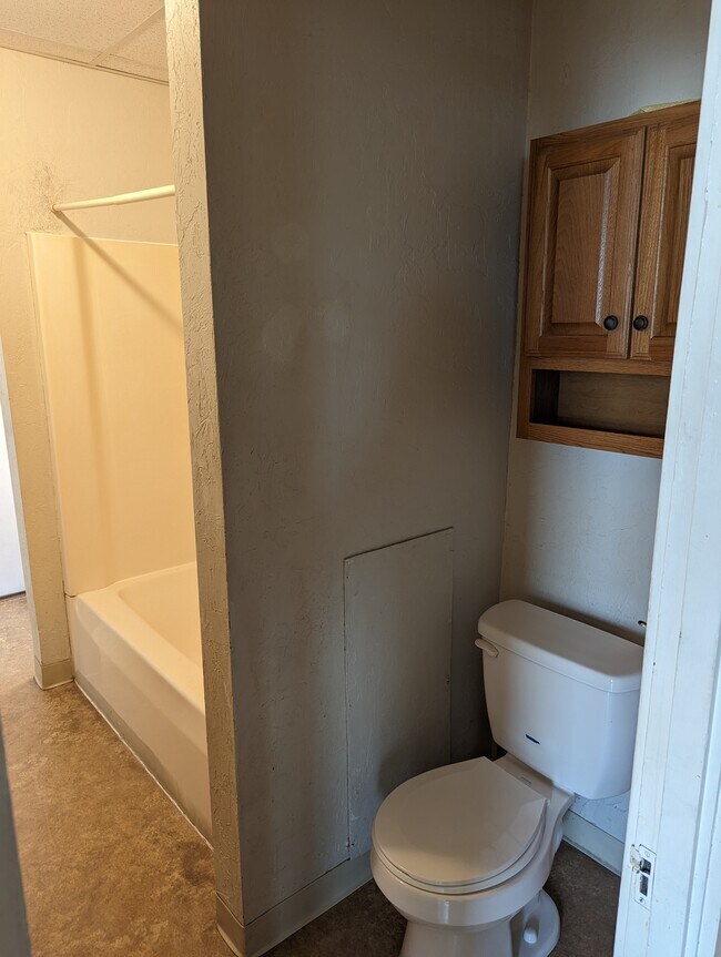 Building Photo - 220-2 Lloyd St