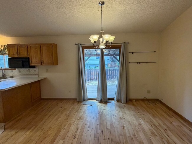 Building Photo - 1005 Princewood Pl