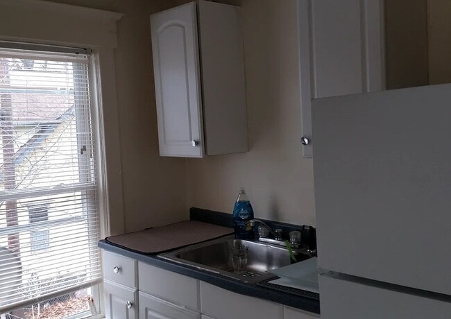 Building Photo - 237 Park Ln