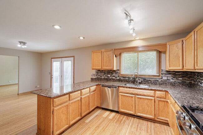 Building Photo - 2805 Breckenridge Cir