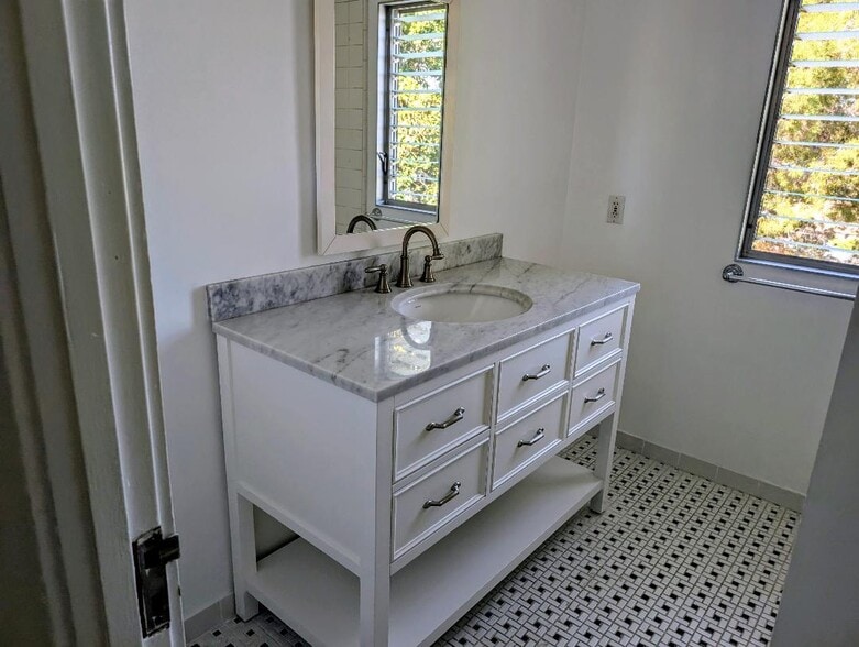 Building Photo - 4804 La Villa Marina