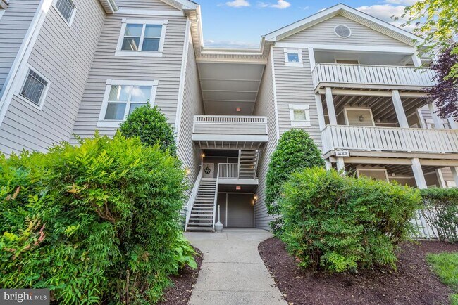 Building Photo - 14301 Grape Holly Grove