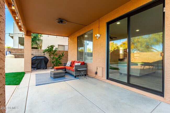 Building Photo - 3726 W Villa Linda Dr