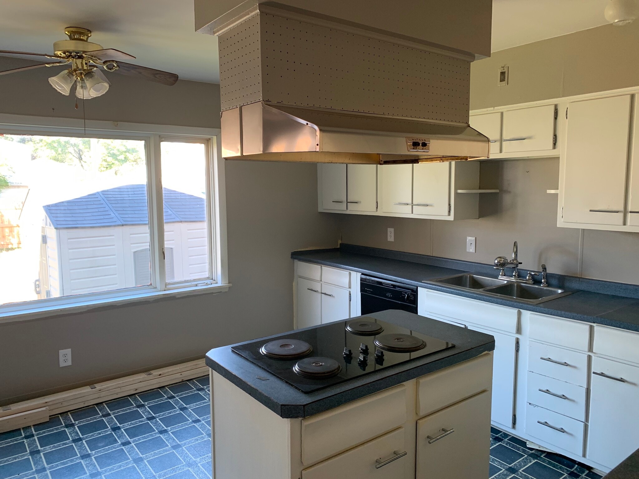 Building Photo - 238 Miller St