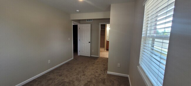 Building Photo - 403 28th Ave Ct