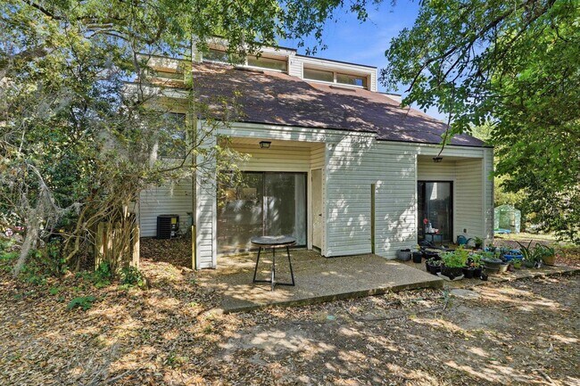 Building Photo - 1844 Larette Dr