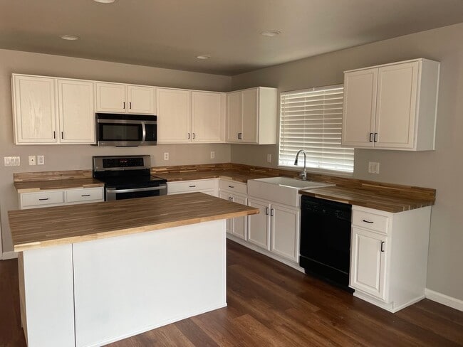 Building Photo - 7433 Spey Dr