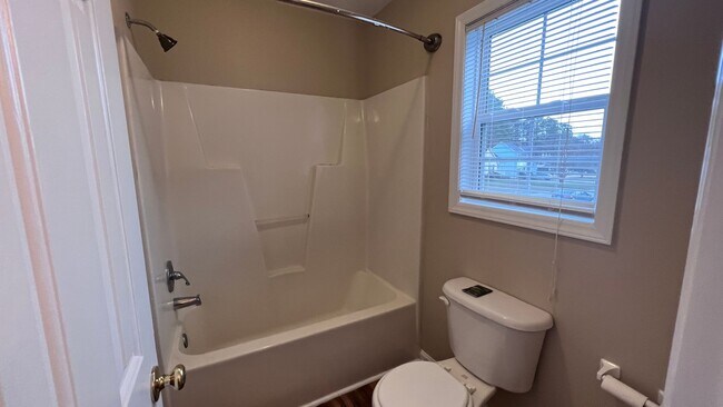 Building Photo - 212 Walnut Creek Dr