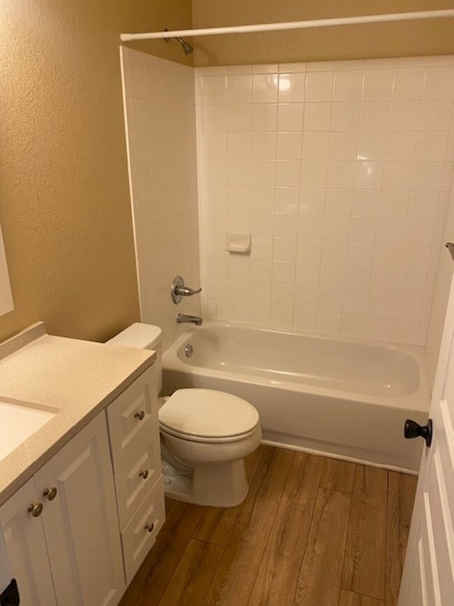 Building Photo - 3 bed 3 bath townhome - Ready 4/10/26