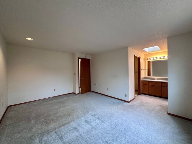 Building Photo - Bethany’s Deerfield Neighborhood – Spacious 3-Bedroom Home! | MOVE IN SPECIAL