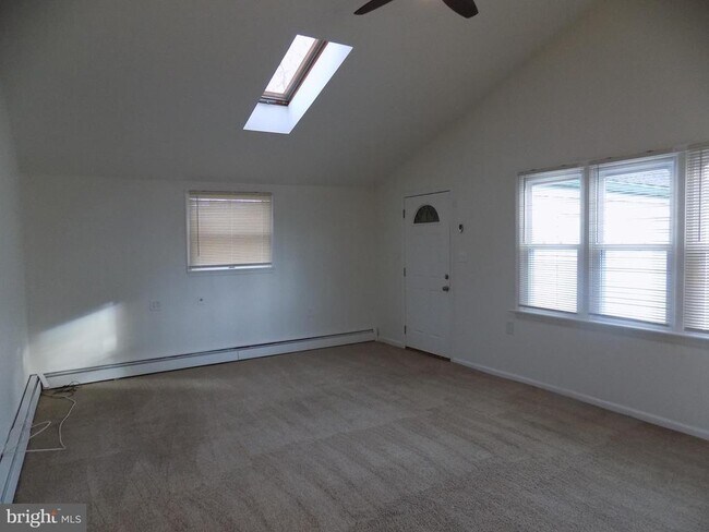 Building Photo - 3168 Middle Creek Rd