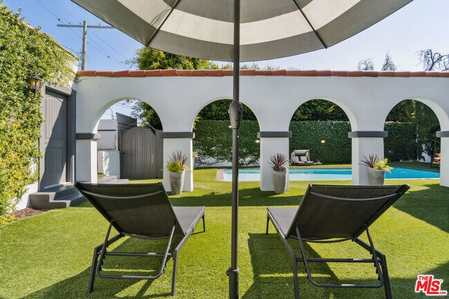 Building Photo - 956 S Longwood Ave