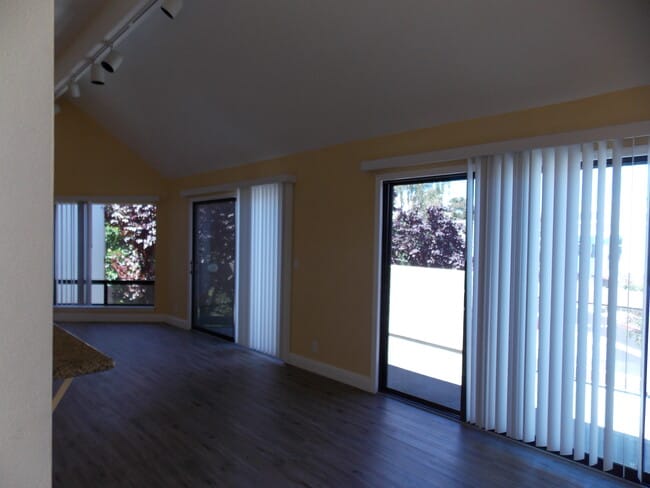 Building Photo - 524 Shorebird Cir