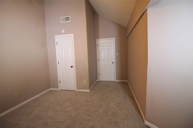 Building Photo - 2211 S Kirkwood Rd