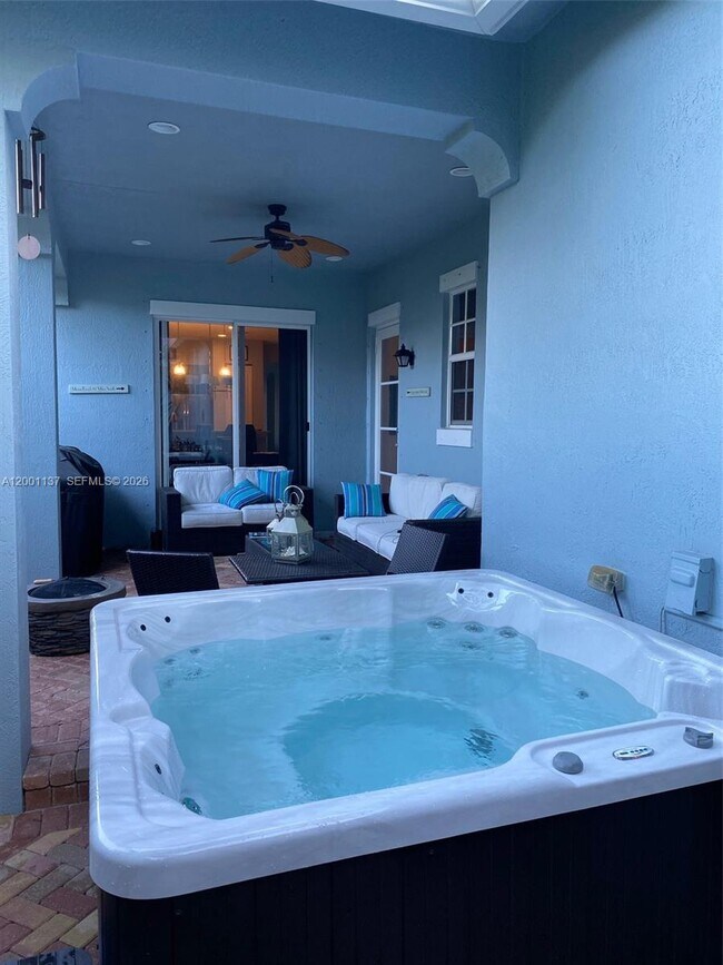 Building Photo - 184 W Bay Cedar Cir