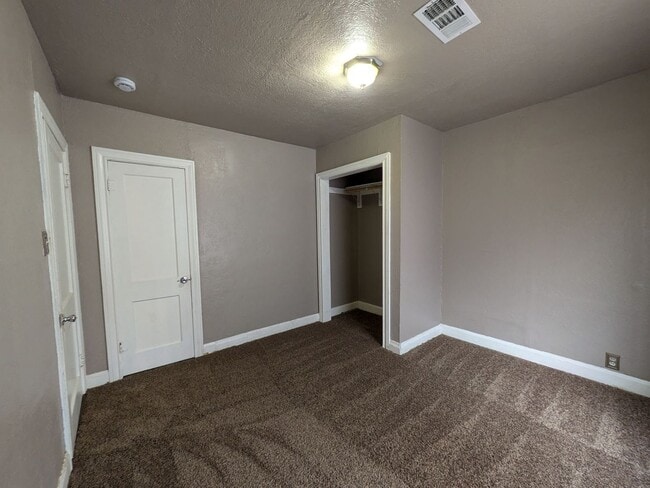 Building Photo - 3885 Park St