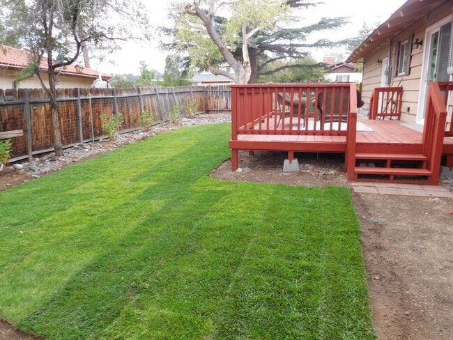 Building Photo - UNR friendly 3 Bedroom , 2 Bath close to campus