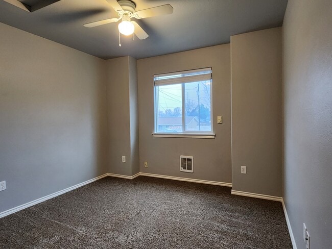 Building Photo - 912 E Georgia Ave