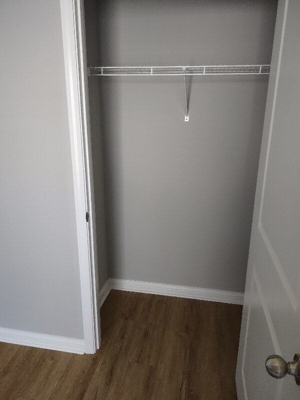 Building Photo - 227 E Oak St