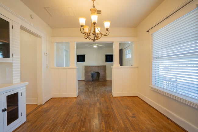 Building Photo - 1001 E Garfield St