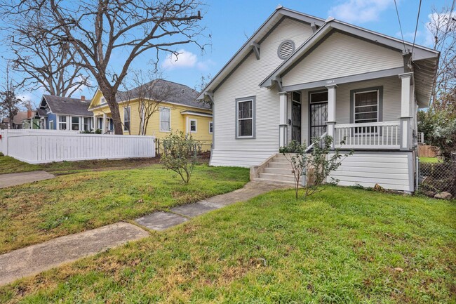 Building Photo - Charming Historic Home in Denver Heights +...