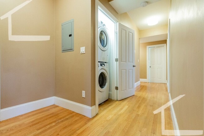 Building Photo - Worth the Walk! Gorgeous 4bd/2bath in Brookline