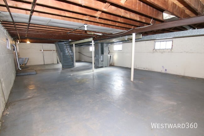 Building Photo - 14301 S Edbrooke Ave