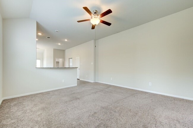 Building Photo - 14469 Sugar Pines Dr