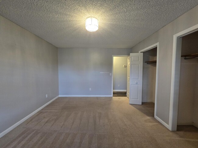 Building Photo - 2660 Nicholson Dr