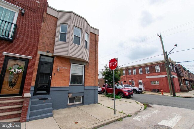 Building Photo - 152 Tree St