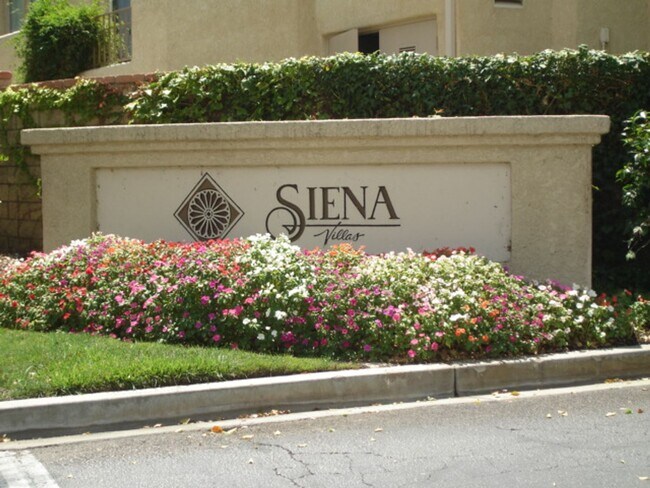 Building Photo - Beautiful 2-Bedroom Lower-Unit Condo in Sienna Villas of Valencia!