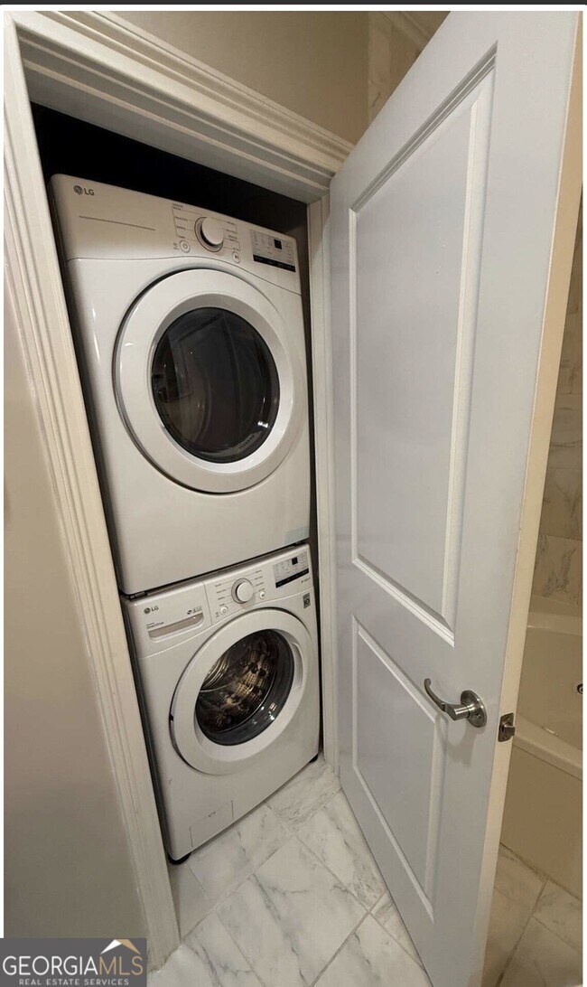 Building Photo - 2277/2255 Peachtree Rd NE