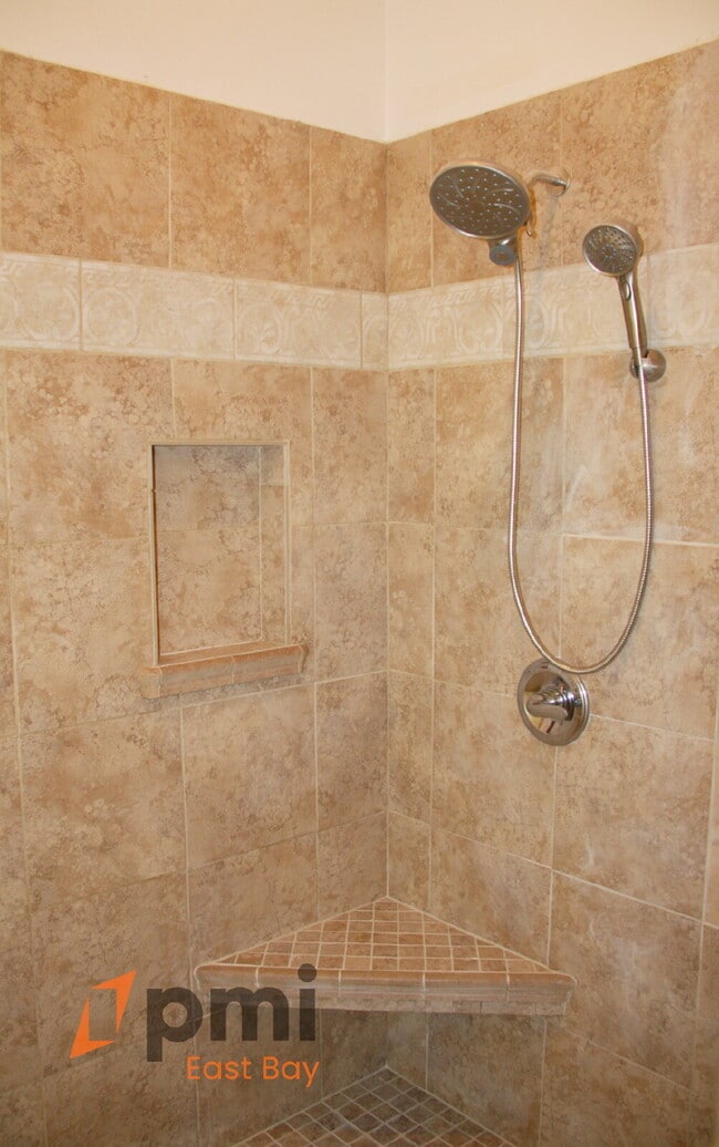Building Photo - 539 Palms Dr