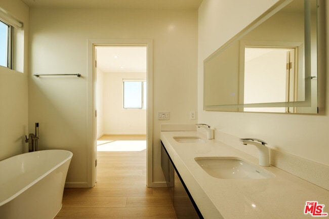 Building Photo - 18225 Coastline Dr