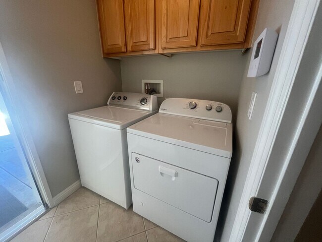 Building Photo - 3 Bedroom Townhome - Centennial Hills