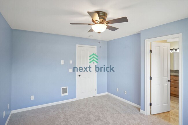 Building Photo - 4 Bed and 2.5 Bath Beautiful Condo is Avai...