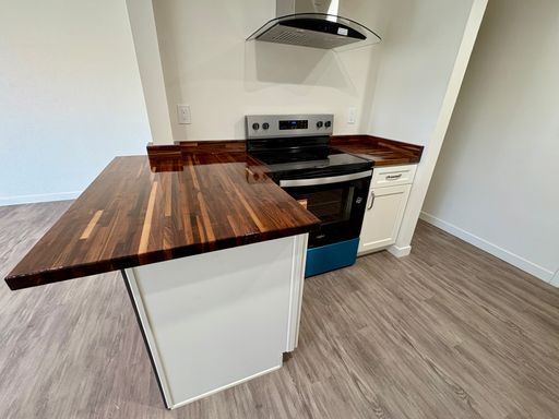 Building Photo - Darling Fully Remodeled Two Bedroom with G...